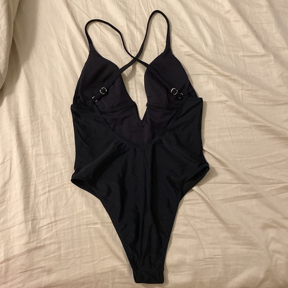Cupshe Deep v neck one piece swimsuit in black - Picture 2 of 5